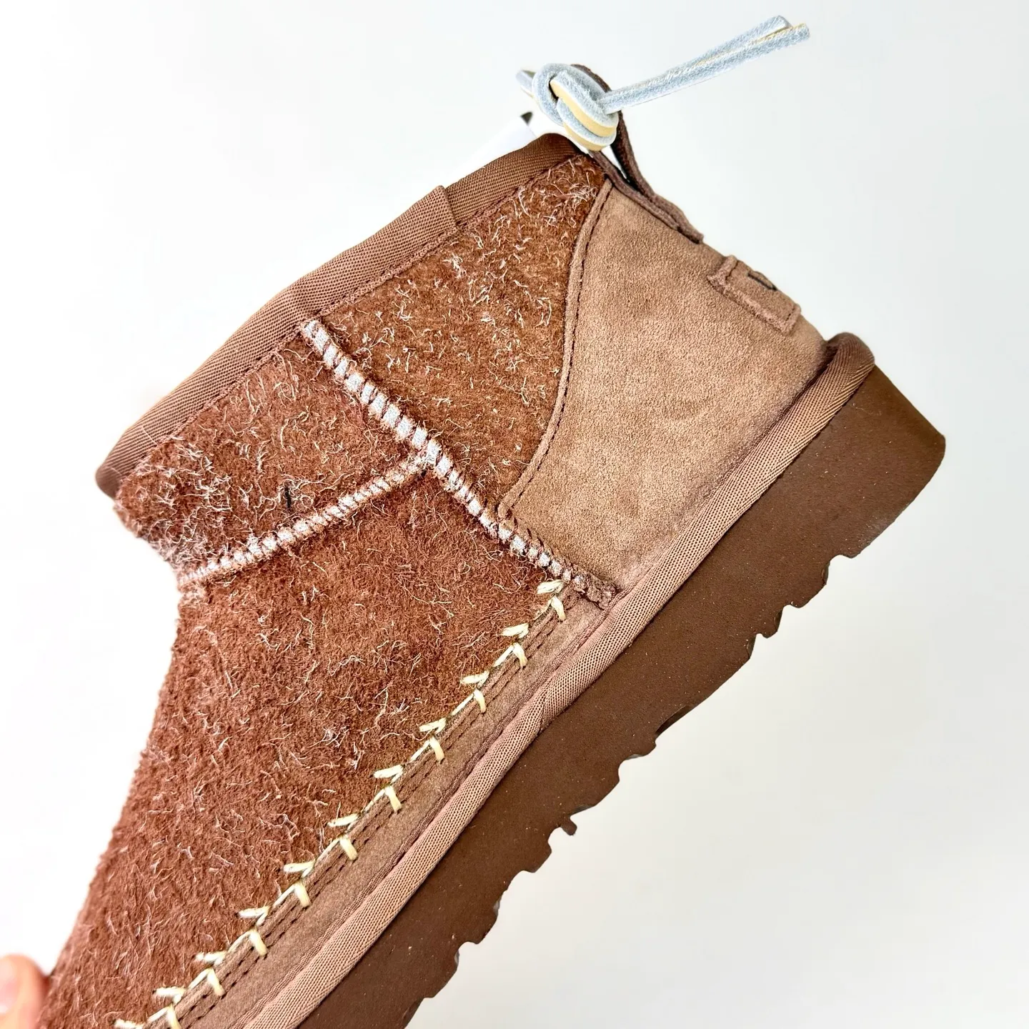 💰520 📦25 New Products for Autumn and Winter | Biarritz · UGG New Products for Autumn and Winter Classic Novelty Series (Biarritz Style) 🔥 I have been recently picked up by this Biarritz model ￼￼[草草R][草草R][草草R] 📦The entire series of Biarritz is now online ❄️There are Tasman slip-ons and ultra-short boots suitable for autumn and winter. ✔️🔘 Tasman Biarritz model Shoe size: 36-40 Color: mustard seed/light oak brown ✔️🔘Classic super short boots Biarritz model shoe size: 36-40 Color: mustard seed/light oak brown 🍁Let’s create our own uniqueness together this autumn and winter ✔️ In the collision of classics and personality 💫 Find your unique relaxed style 😎 This style is very UGG!
